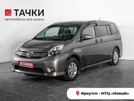 Toyota ISis 2015 в автосалоне Тачки Иркутск