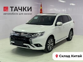 Mitsubishi Outlander 2021 в автосалоне Тачки Китай