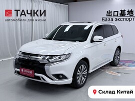 Mitsubishi Outlander 2021 в автосалоне Тачки Китай