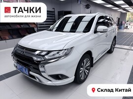 Mitsubishi Outlander 2021 в автосалоне Тачки Китай