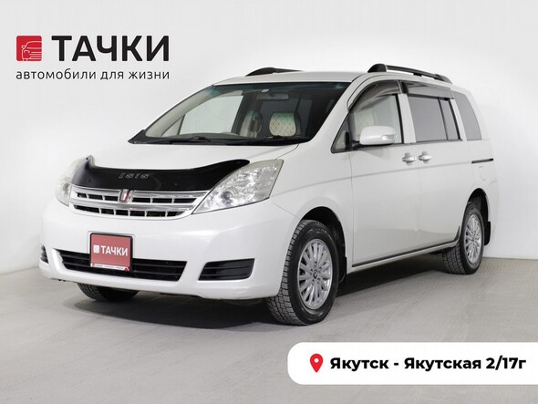 Toyota ISis 2010 в автосалоне Тачки Якутск