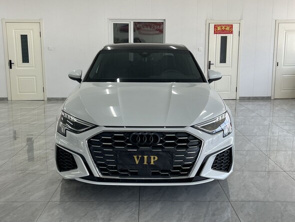 Audi A3 2022 в автосалоне Тачки Китай