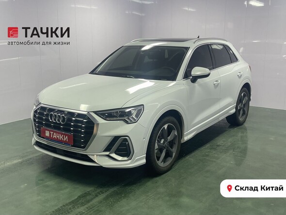 Audi Q3 2021 в автосалоне Тачки Китай