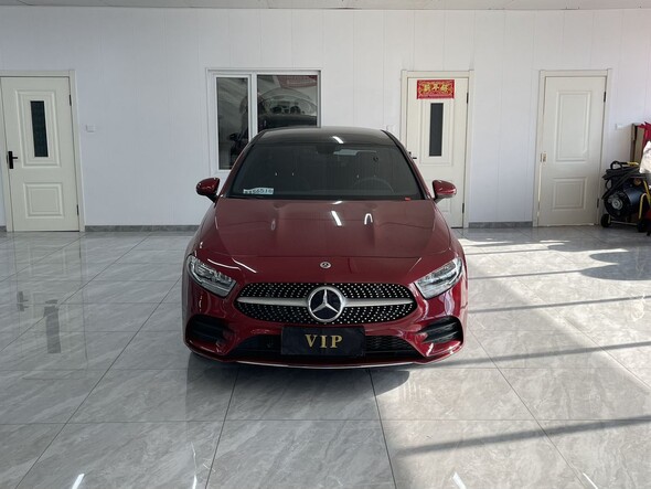 Mercedes-Benz A-Class 2021 в автосалоне Тачки Китай