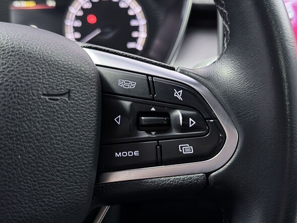 Geely Coolray 2021 в автосалоне Тачки Китай