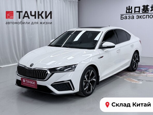Skoda Octavia 2022 в автосалоне Тачки Китай