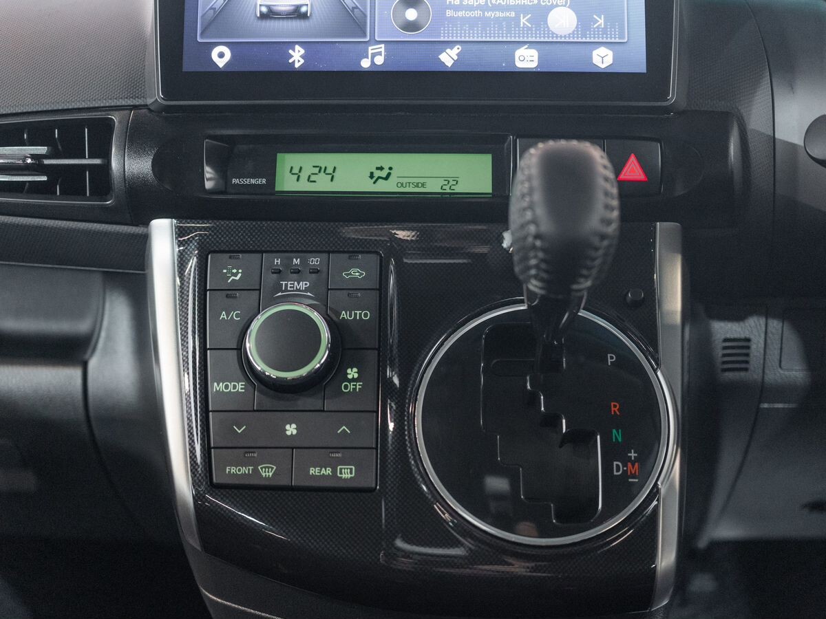 Toyota Wish 2013 - фото автомобиля