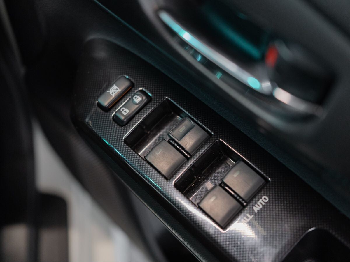 Toyota Wish 2013 - фото автомобиля