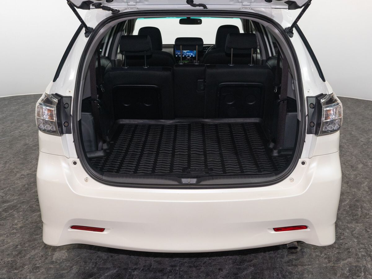 Toyota Wish 2013 - фото автомобиля