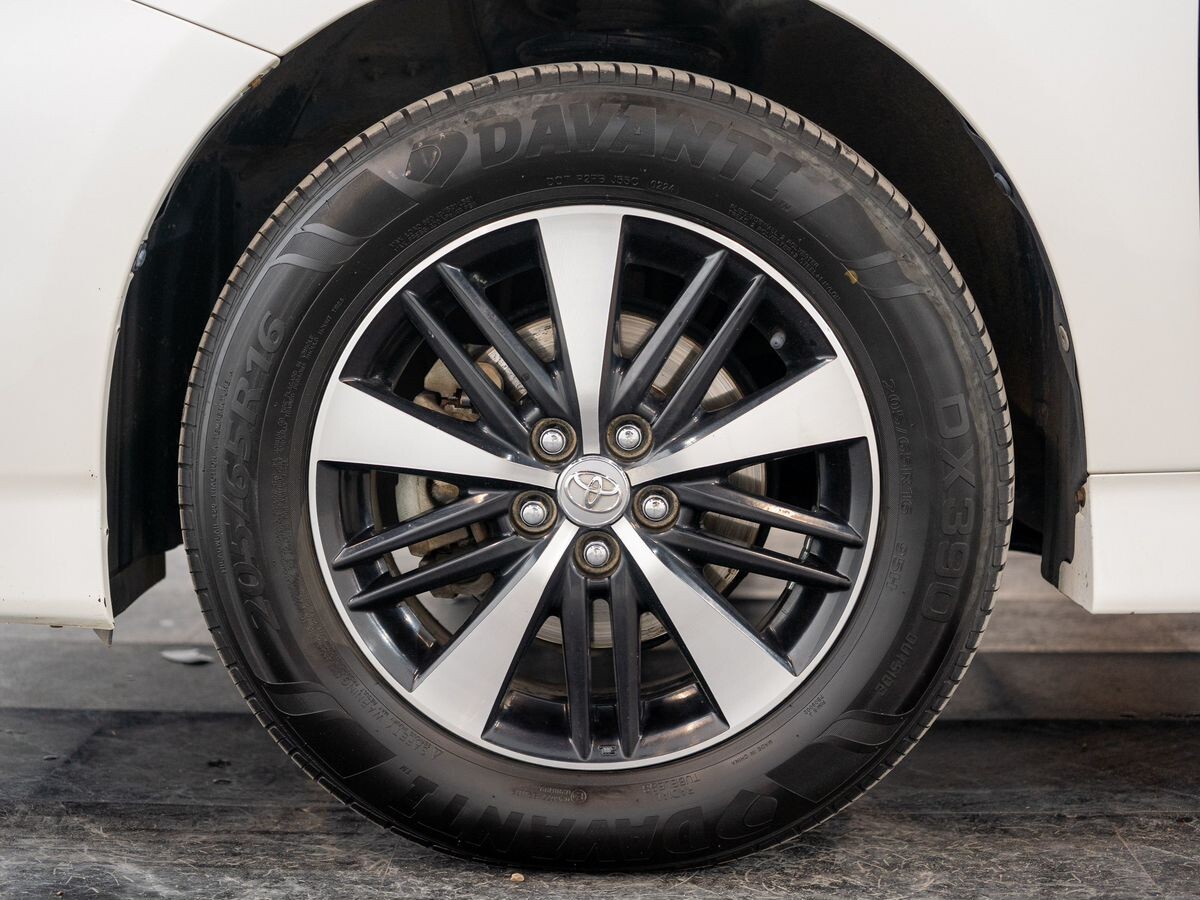 Toyota Wish 2013 - фото автомобиля