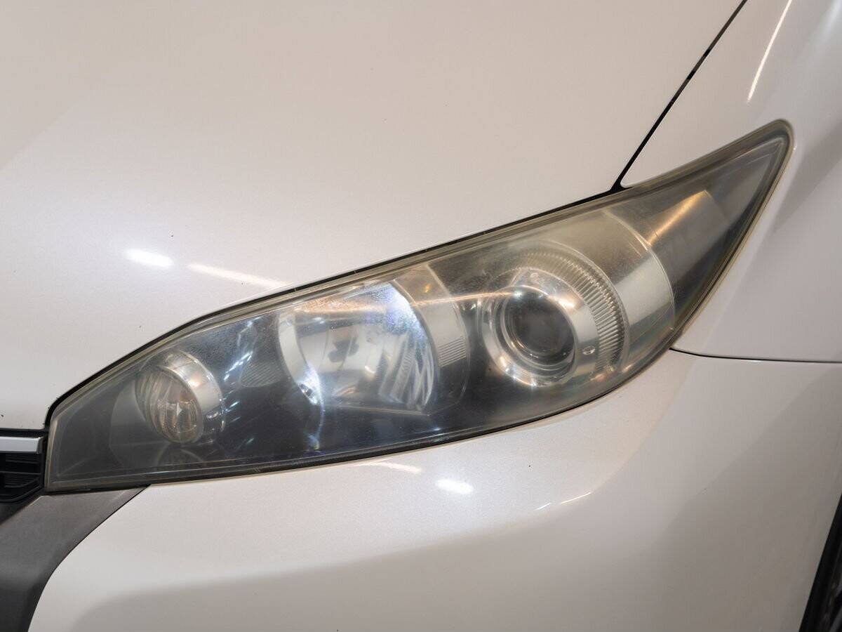 Toyota Wish 2013 - фото автомобиля