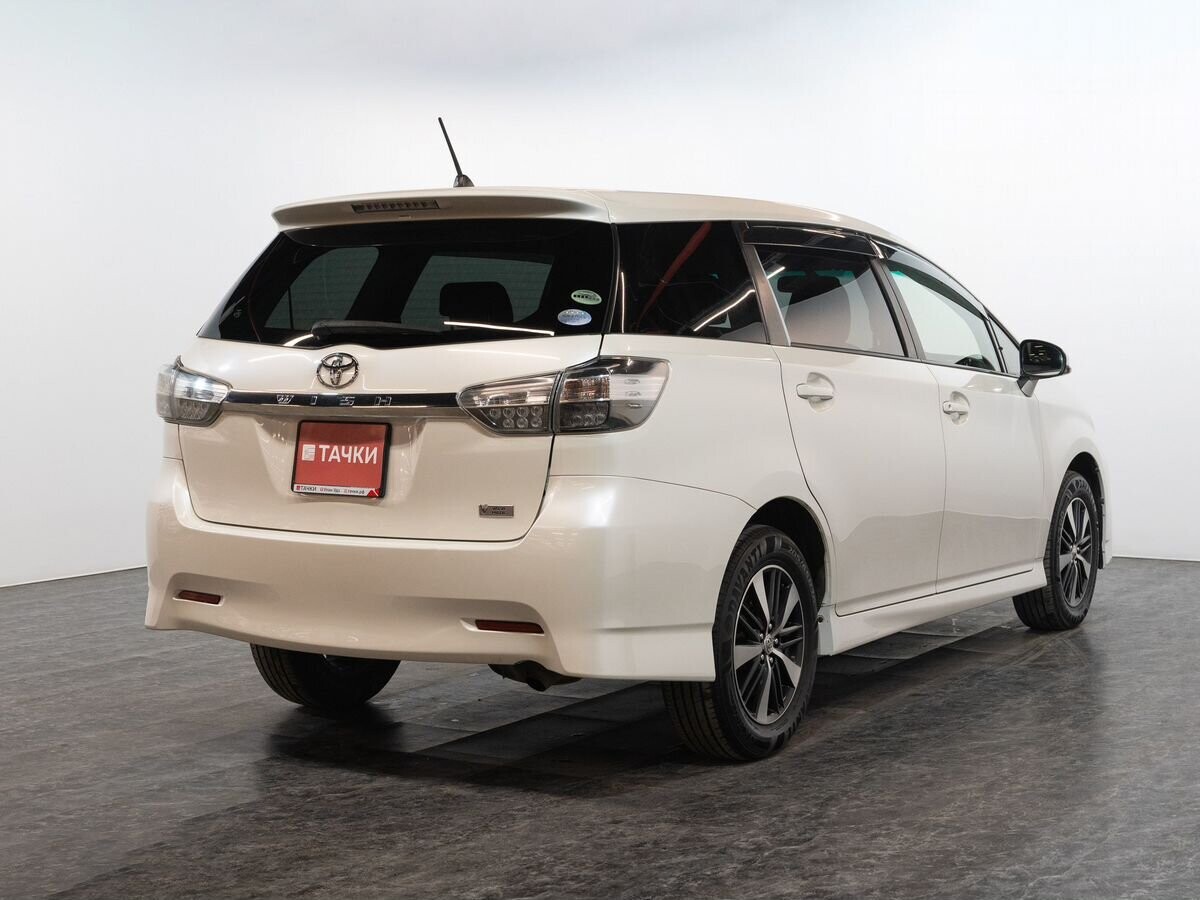 Toyota Wish 2013 - фото автомобиля