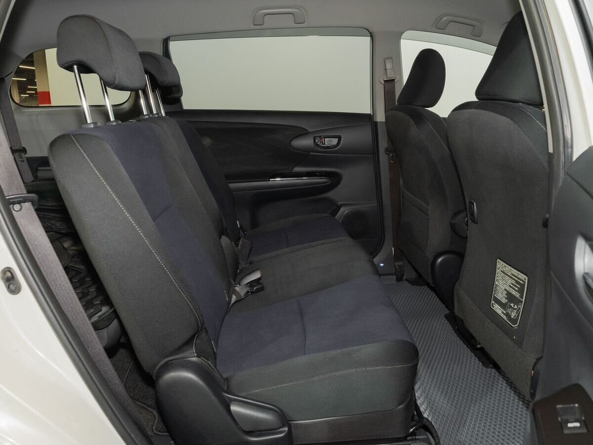 Toyota Wish 2013 - фото автомобиля