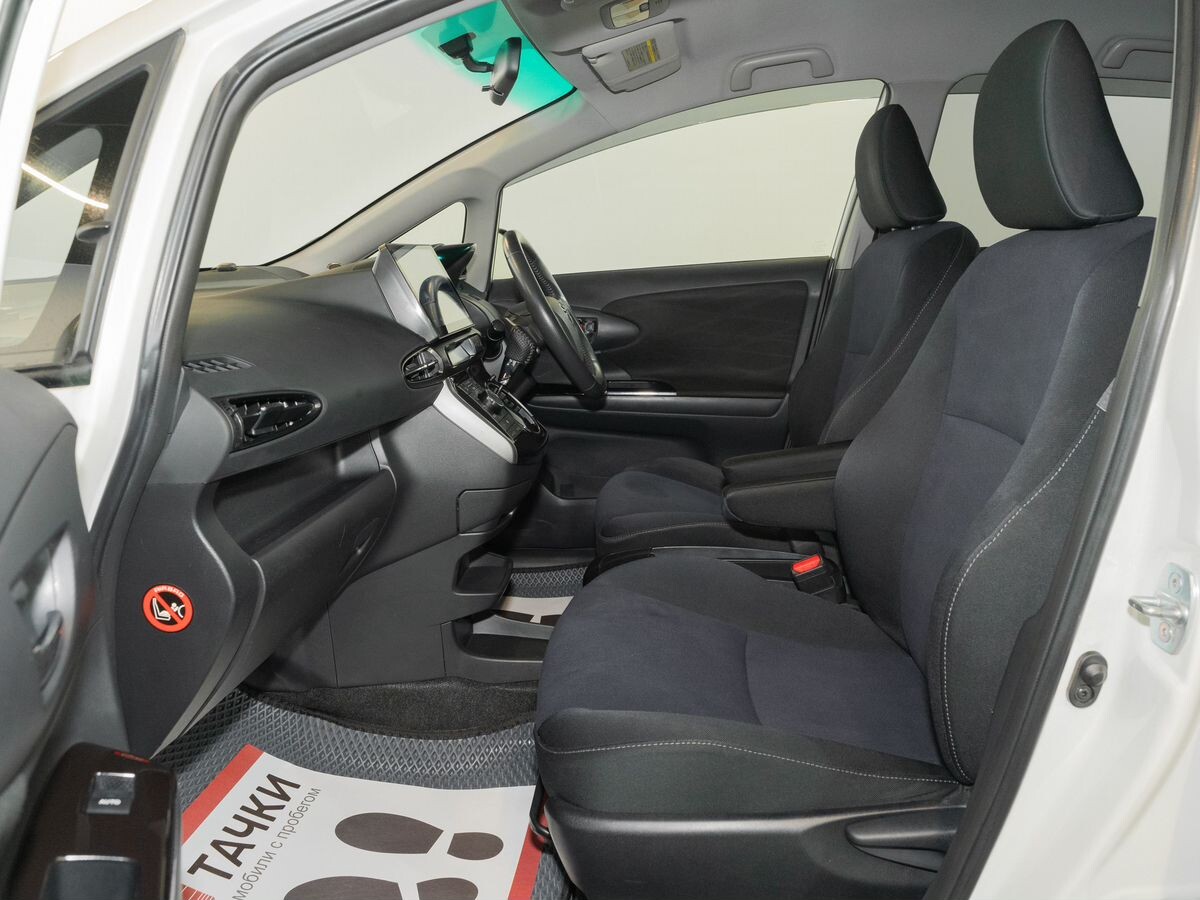Toyota Wish 2013 - фото автомобиля