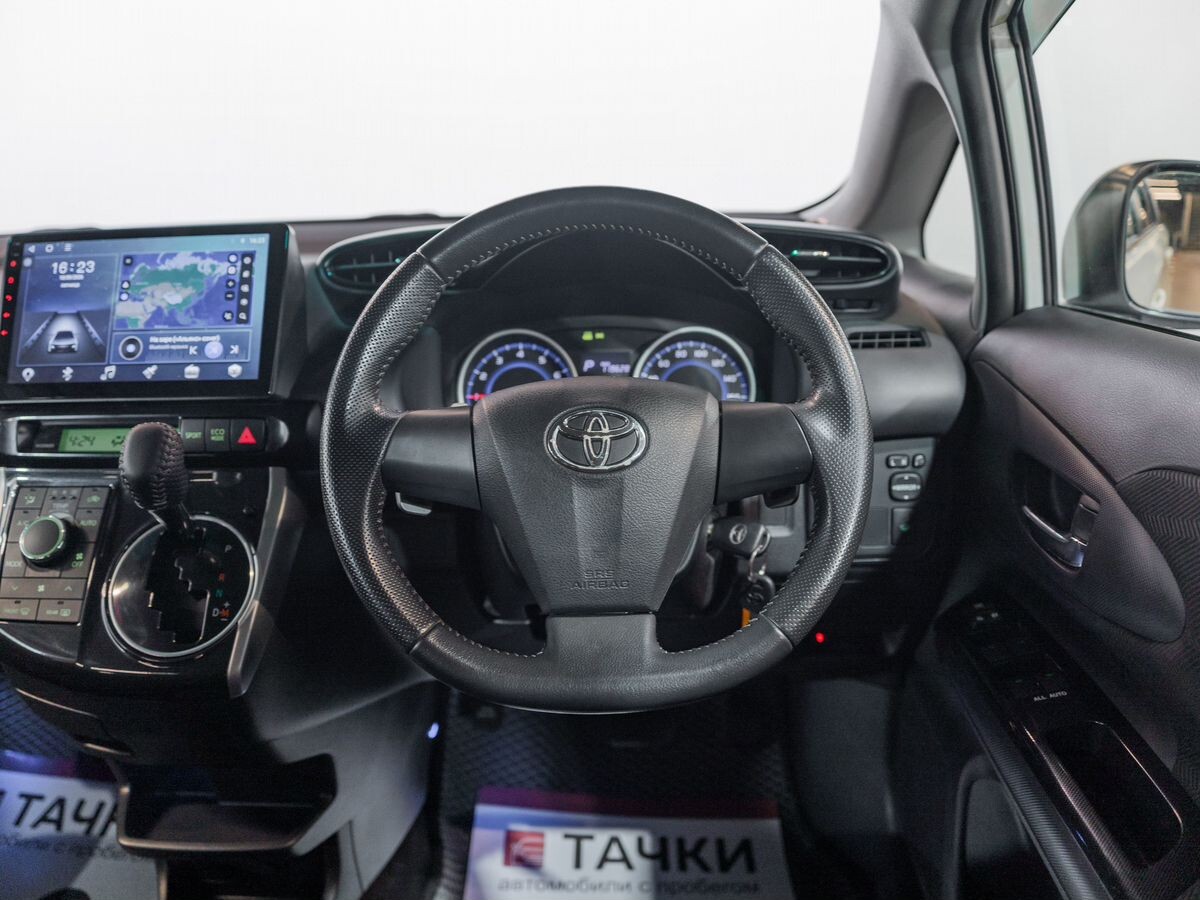 Toyota Wish 2013 - фото автомобиля