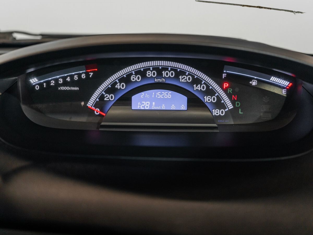 Honda Freed 2012 - фото автомобиля