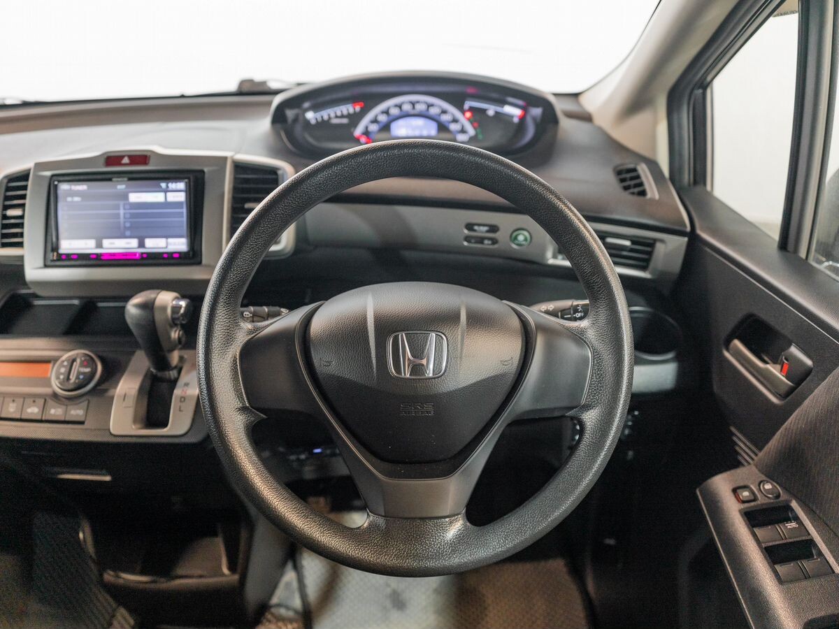 Honda Freed 2012 - фото автомобиля
