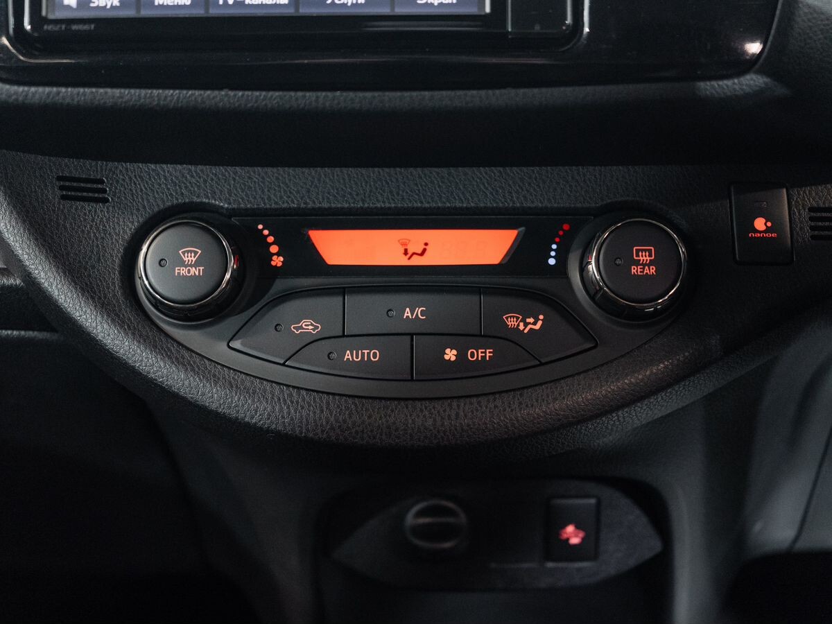 Toyota Vitz 2017 - фото автомобиля