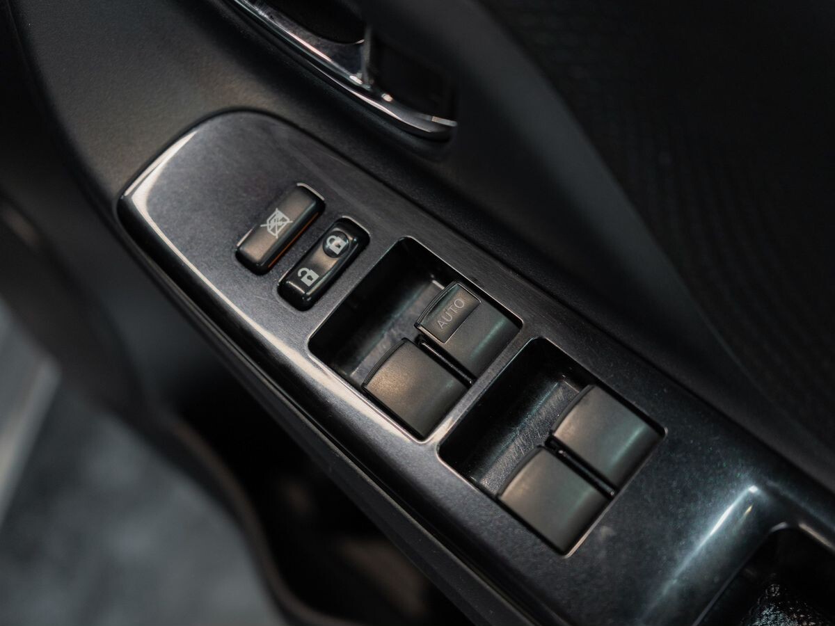 Toyota Vitz 2017 - фото автомобиля