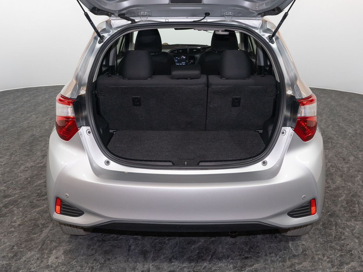 Toyota Vitz 2017 - фото автомобиля