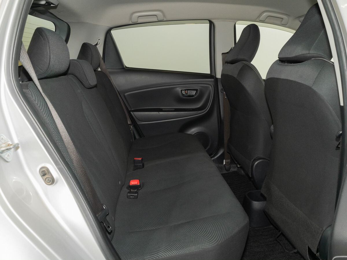 Toyota Vitz 2017 - фото автомобиля
