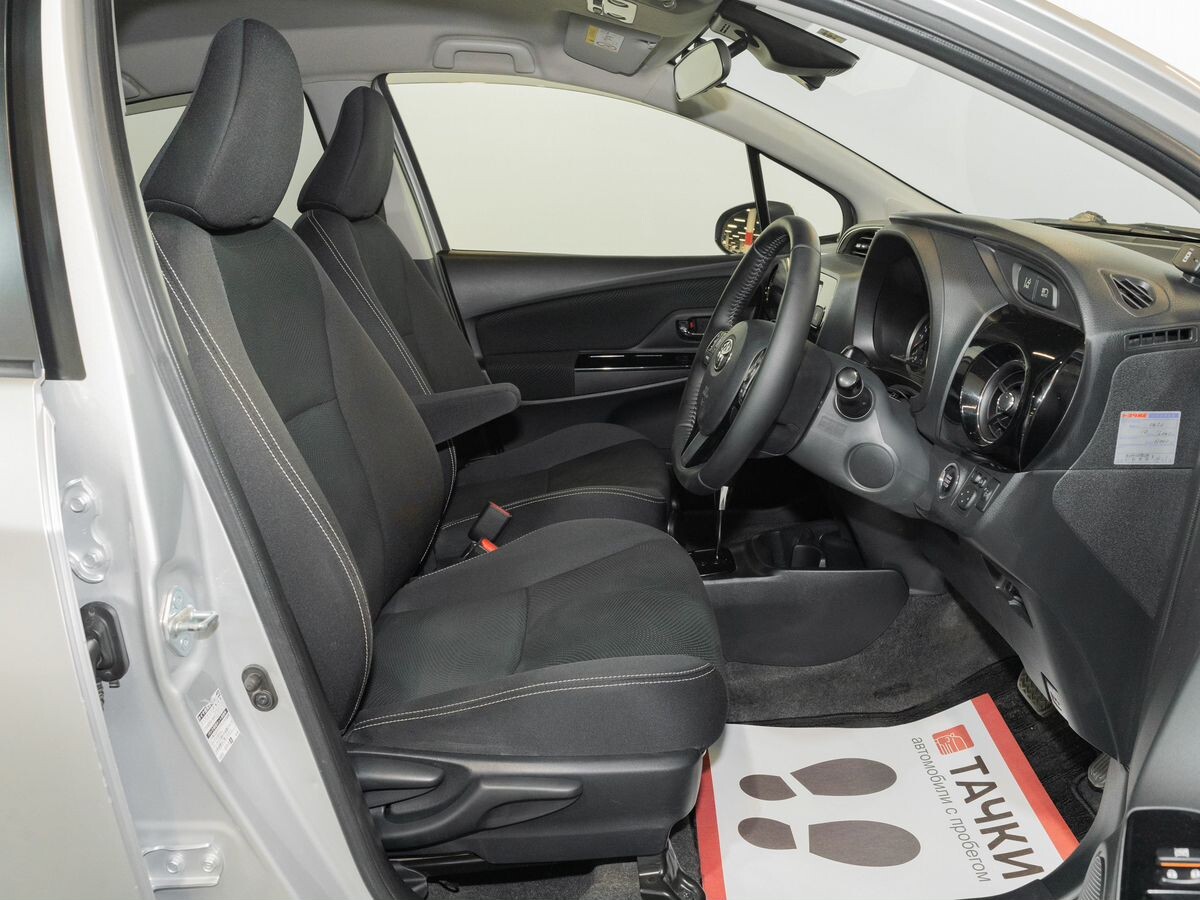Toyota Vitz 2017 - фото автомобиля