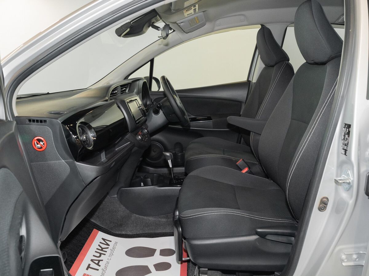 Toyota Vitz 2017 - фото автомобиля