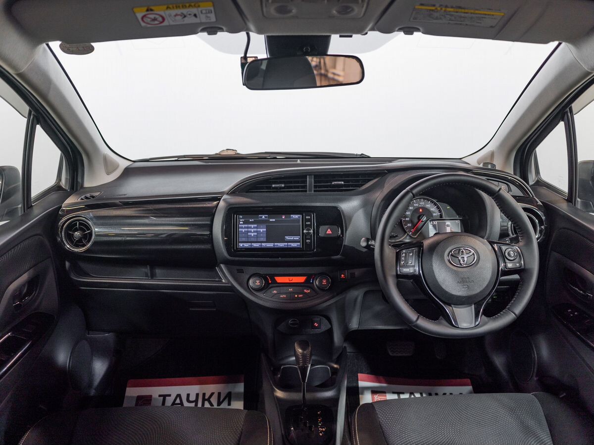Toyota Vitz 2017 - фото автомобиля