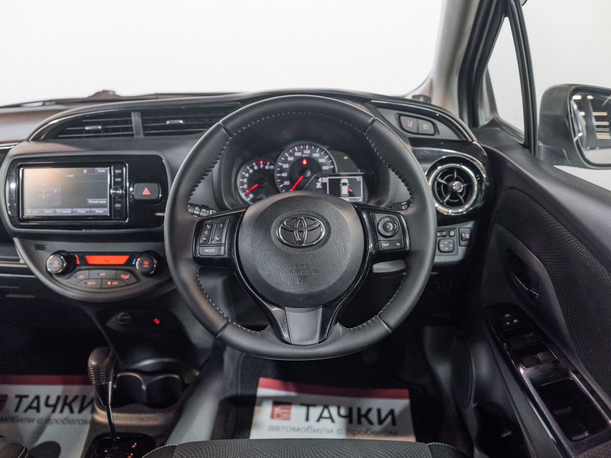 Toyota Vitz 2017 - фото автомобиля