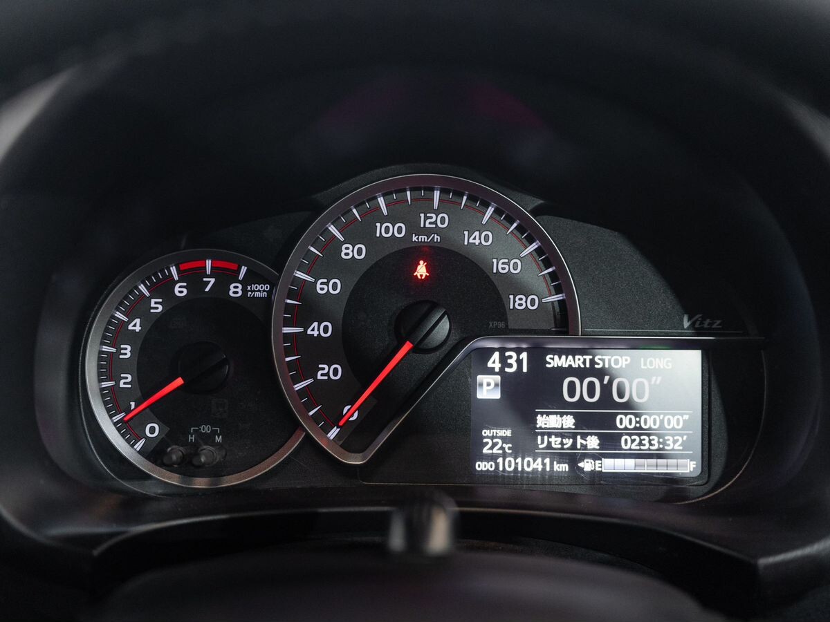 Toyota Vitz 2017 - фото автомобиля