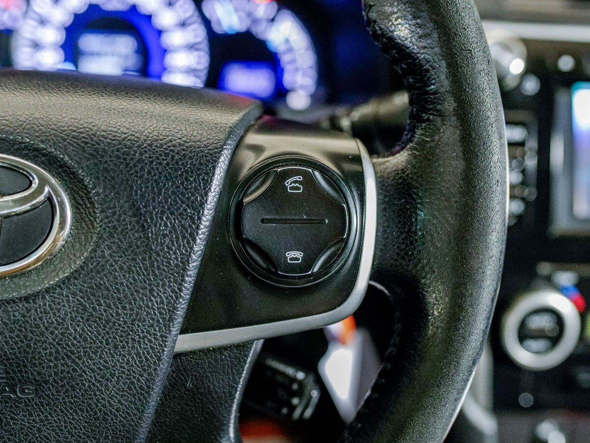 Toyota Camry 2011 - фото автомобиля