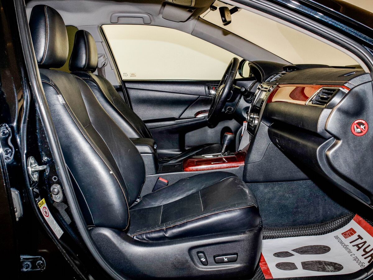 Toyota Camry 2011 - фото автомобиля