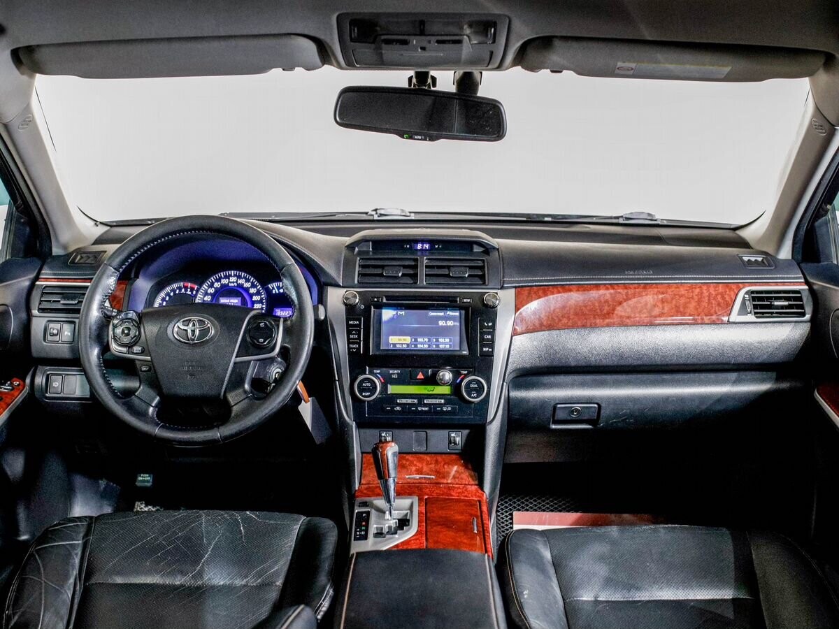 Toyota Camry 2011 - фото автомобиля