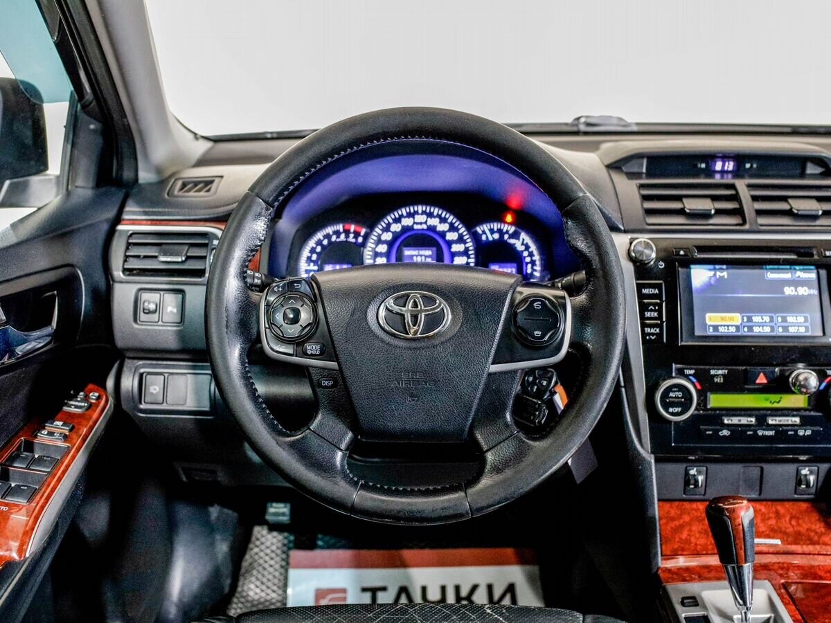 Toyota Camry 2011 - фото автомобиля