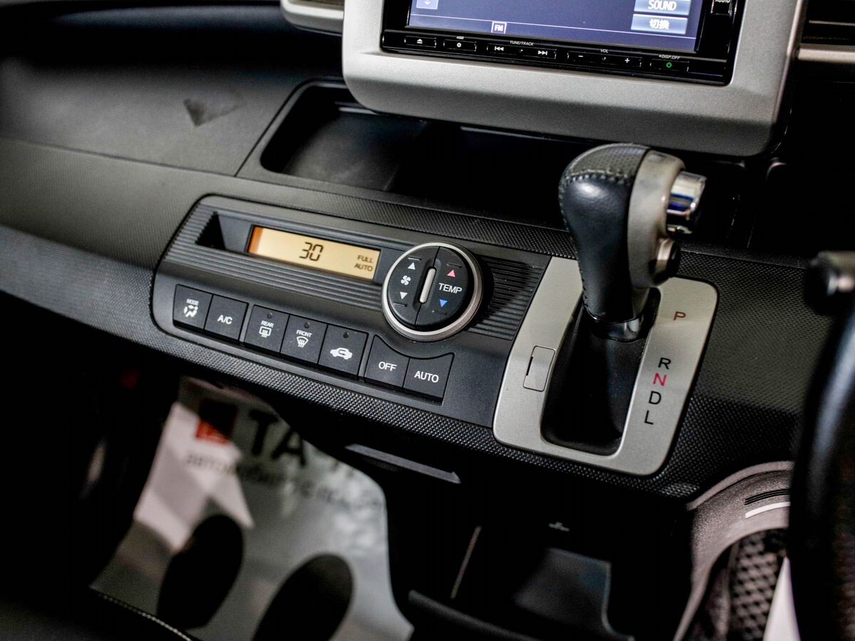 Honda Freed 2011 - фото автомобиля
