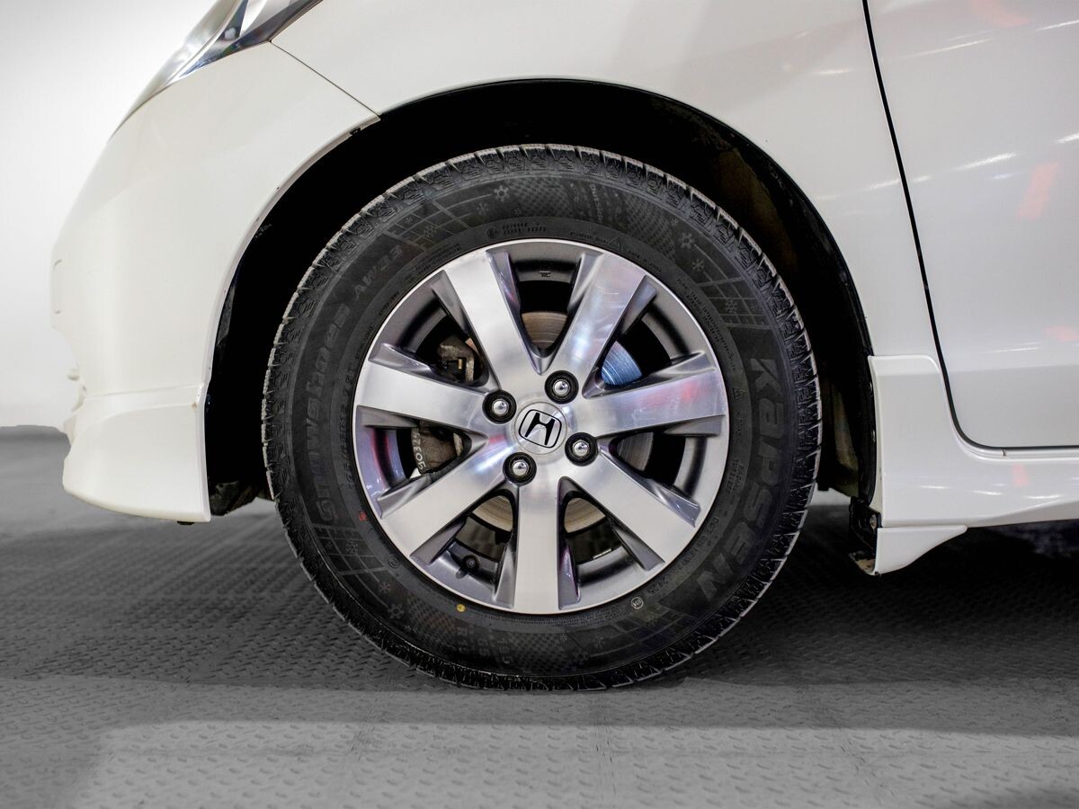Honda Freed 2011 - фото автомобиля