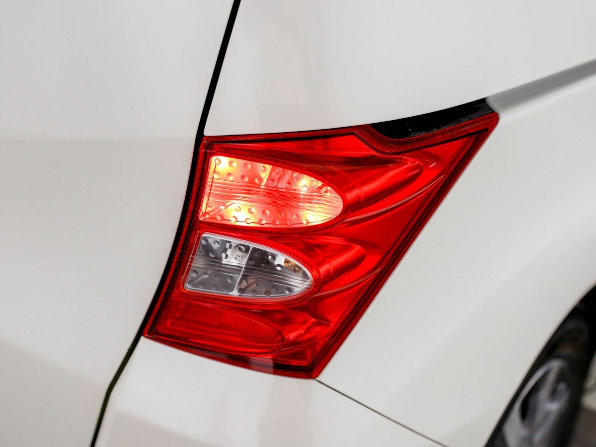 Honda Freed 2011 - фото автомобиля