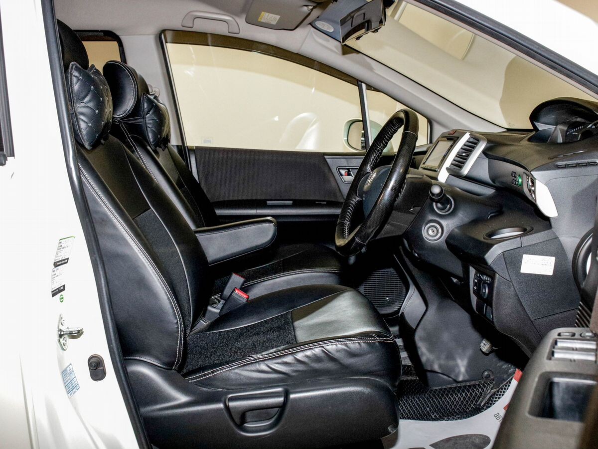 Honda Freed 2011 - фото автомобиля