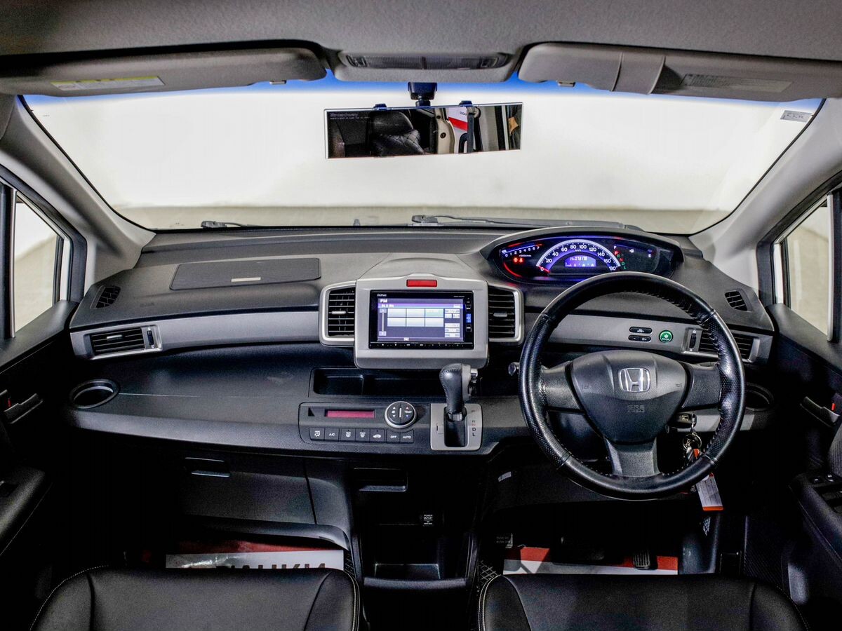 Honda Freed 2011 - фото автомобиля