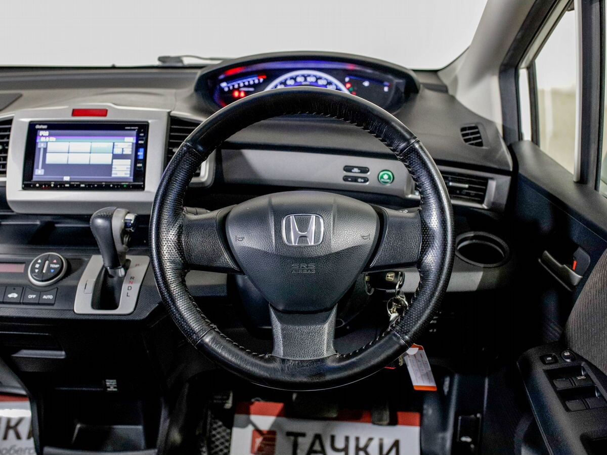 Honda Freed 2011 - фото автомобиля