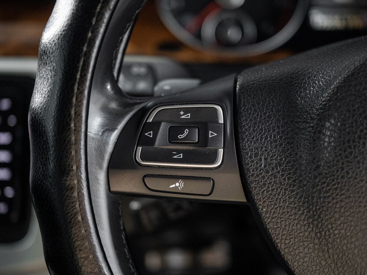 Volkswagen Passat 2011 - фото автомобиля
