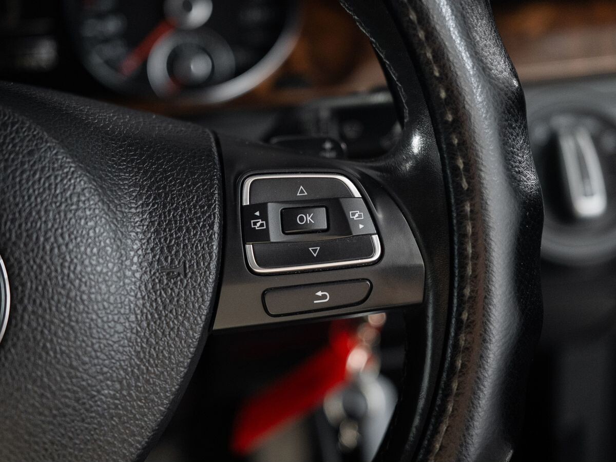 Volkswagen Passat 2011 - фото автомобиля