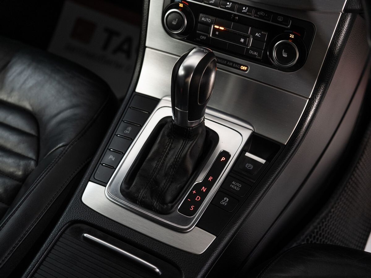 Volkswagen Passat 2011 - фото автомобиля