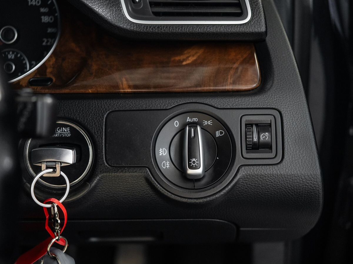 Volkswagen Passat 2011 - фото автомобиля