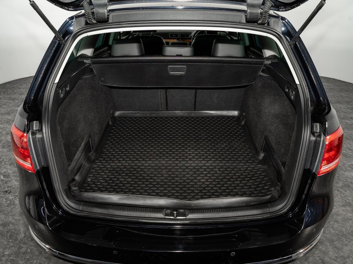 Volkswagen Passat 2011 - фото автомобиля