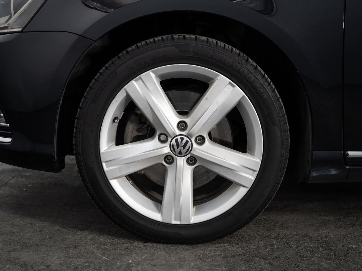 Volkswagen Passat 2011 - фото автомобиля