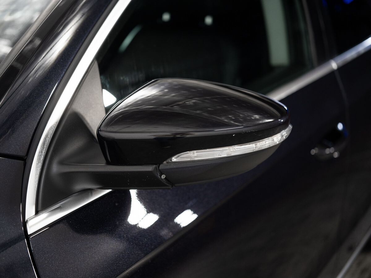 Volkswagen Passat 2011 - фото автомобиля