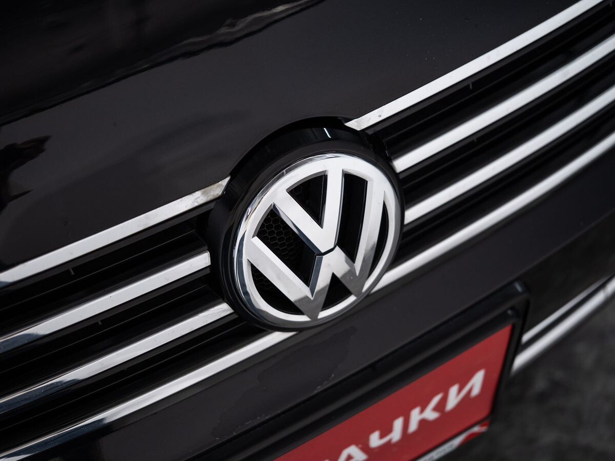 Volkswagen Passat 2011 - фото автомобиля