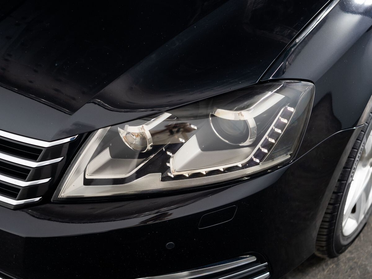 Volkswagen Passat 2011 - фото автомобиля