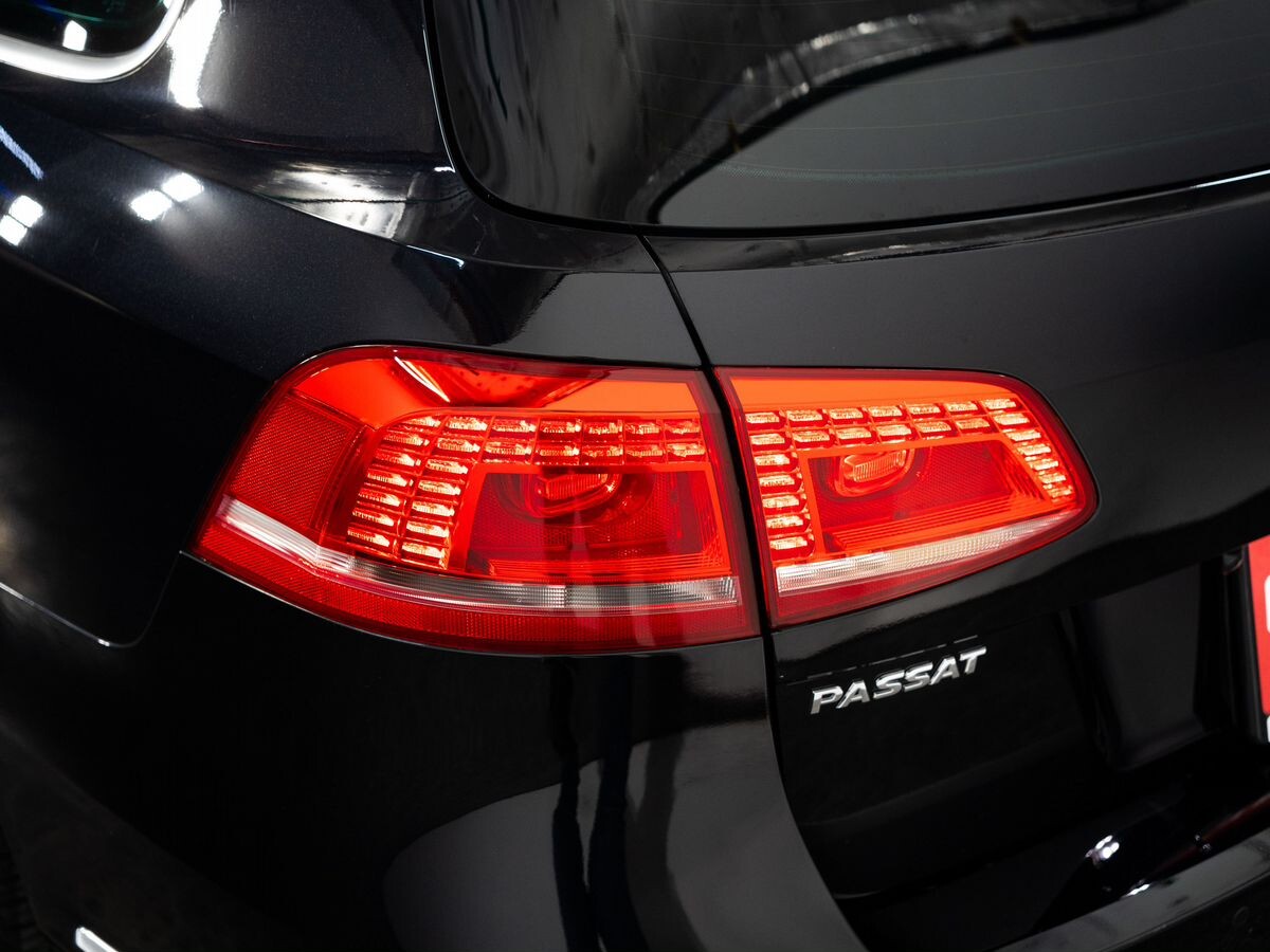 Volkswagen Passat 2011 - фото автомобиля